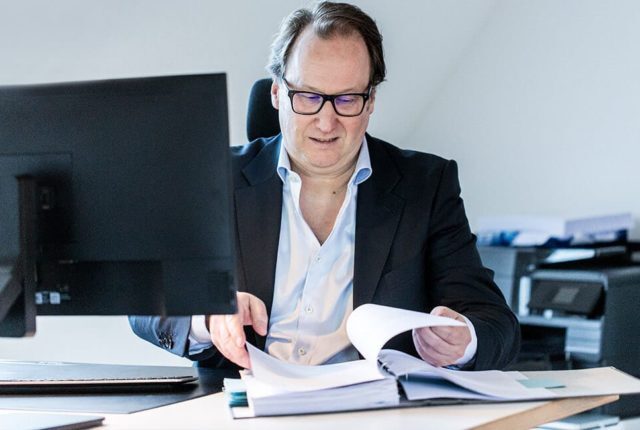 rene-hansen-schreibtisch-640x430-c-default